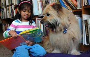 READING_WITH_DOGS_ADD592E0.jpg