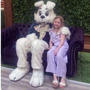 International Plaza Easter Bunny Photos